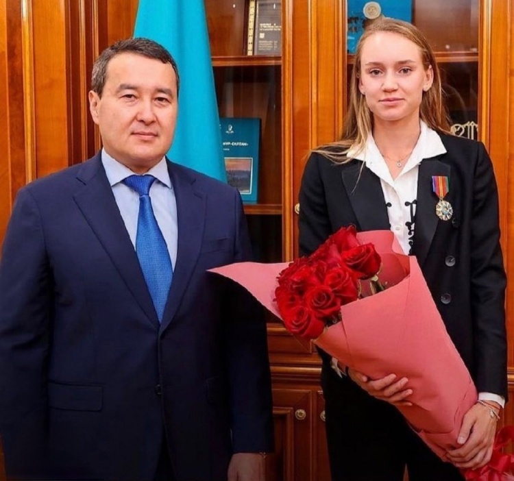 伤缺席的情 伤缺席的情